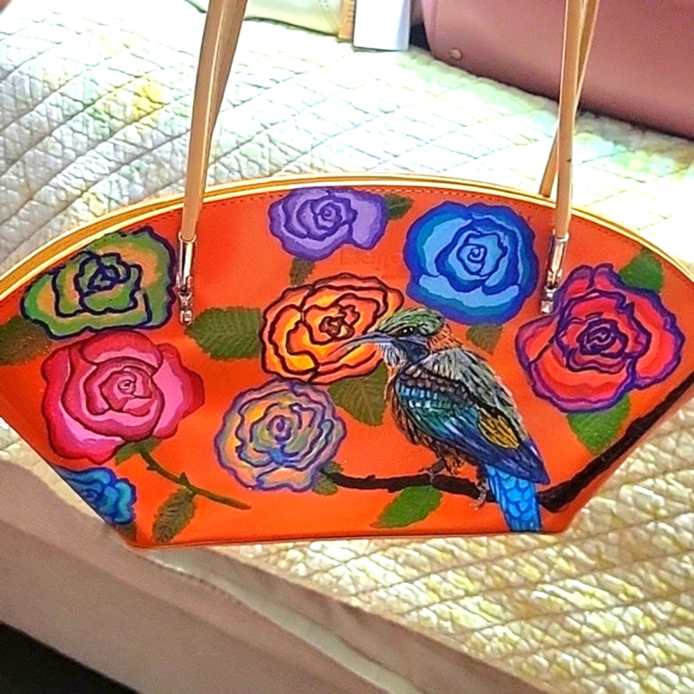 Handpainted Beautifull and unique Beijo Bag 🧡🧡🧡